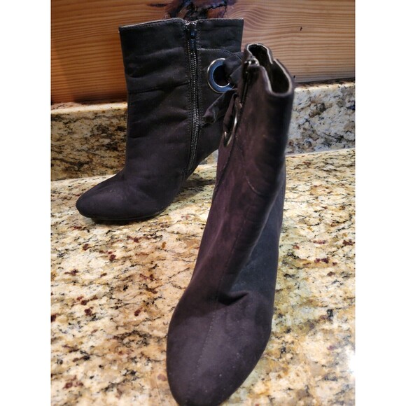 NWOB New Direction High Heeled Side Zip Black Boots w/Bow Tie Back, 6.5M - Picture 11 of 15